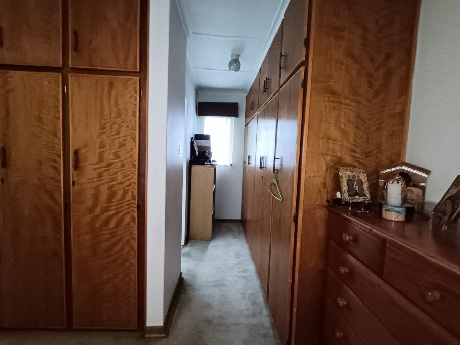 6 Bedroom Property for Sale in Heuwelsig Free State